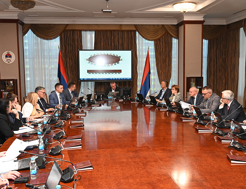 БАЊАЛУКА, 3. ЈУЛА /СРНА/ - Влада Републике Српске прогласила је даном жалости суботу, 5. јул, када се у Братунцу обиљежавају 33 године од злочина над 3.267 Срба из средњег Подриња и Бирча.