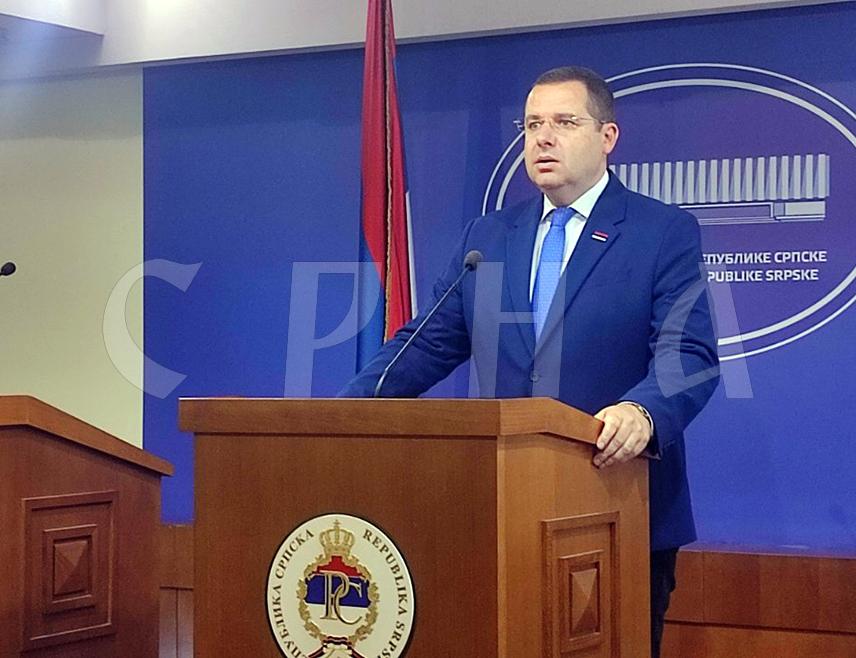 БАЊАЛУКА, 3. ЈУЛА /СРНА/ - Српски делегат у Дому народа Парламентарне скупштине БиХ Радован Ковачевић изјавио је да постоји озбиљна и званична понуда и пријетња да се одређен број безбједносно проблематичних миграната из Велике Британије пошање у БиХ и Републику Српску, те је битно да се о томе изјасне релевантне институције Српске и БиХ, али да представници опозиције Српске по сарајевском наративу тврде да мигранти наводно нису надлежност Српске.