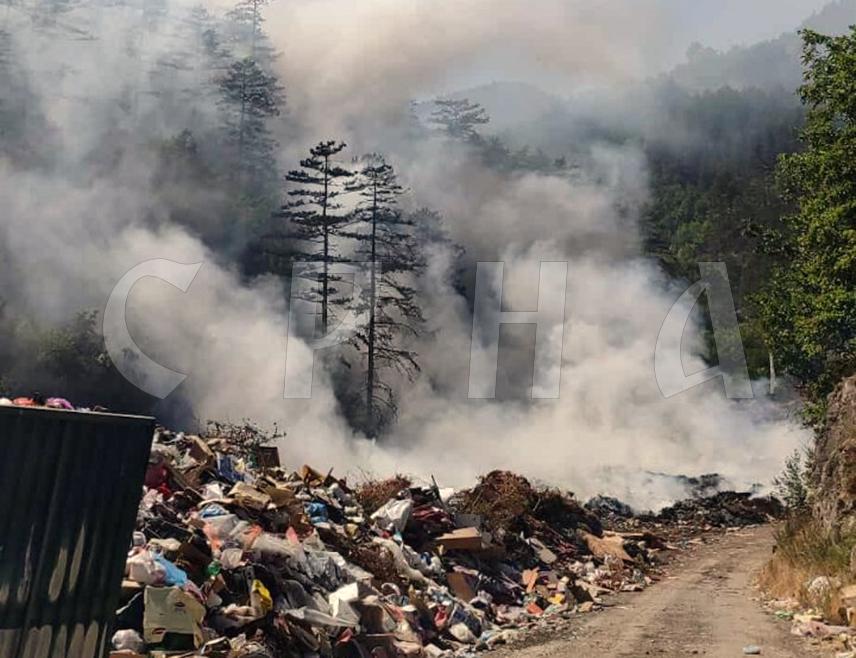 ВИШЕГРАД, 3. ЈУЛА /СРНА/ - Ватрогасци су локализовали пожар на градској депонији у насељу Незуци код Вишграда који је подметнут, рекао је шеф Територијалне ватрогасне јединице Жељко Милошевић.