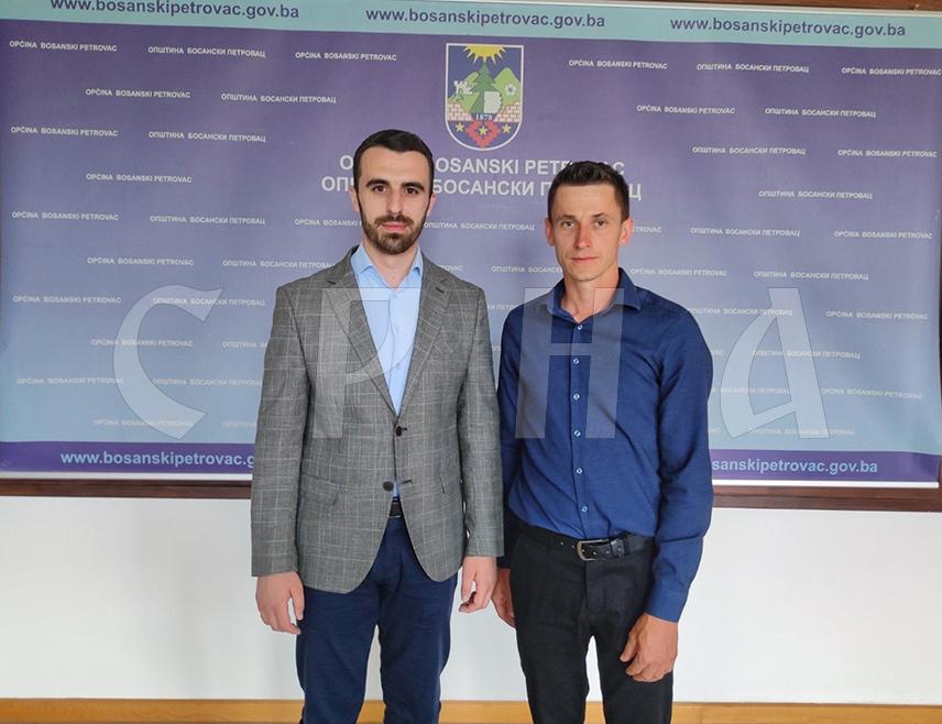 БОСАНСКИ ПЕТРОВАЦ, 4. ЈУЛА /СРНА/ – Божо Латиновић изабран је данас за предсједавајућег Општинског вијећа Босански Петровац, на приједлог Клуба одборника СНСД-а, саопштено је из Општинског одбора те странке у Босанском Петровцу.