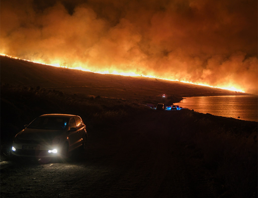 ИСТАНБУЛ, 4. ЈУЛА /СРНА-Ројтерс/ - Турске власти ухапсиле су десет осумњичених у вези са шумским пожарима који су избили широм земље током прошле седмице, рекао је министар унутрашњих послова Али Јерликаја.