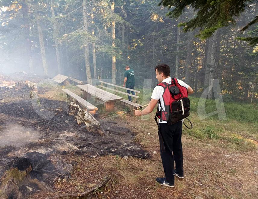 СРЕБРЕНИЦА, 5. ЈУЛА /СРНА/ - Штаб за заштиту и спасавање општине Сребреница прогласио је ванредну ситуацију у мјесној заједници Лука због пожара који се под утицајем вјетра шири неприступачним литицама у кањону Дрине и пријети да се прошири и захвати куће и друге објекте у овом селу.