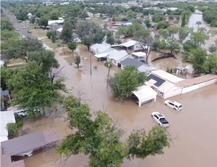ВАШИНГТОН, 6. ЈУЛА /СРНА/ - Најмање 50 људи погинуло је у поплавама у централном дијелу Тексаса, а неколико десетина се води као нестало, саопштиле су америчке власти.