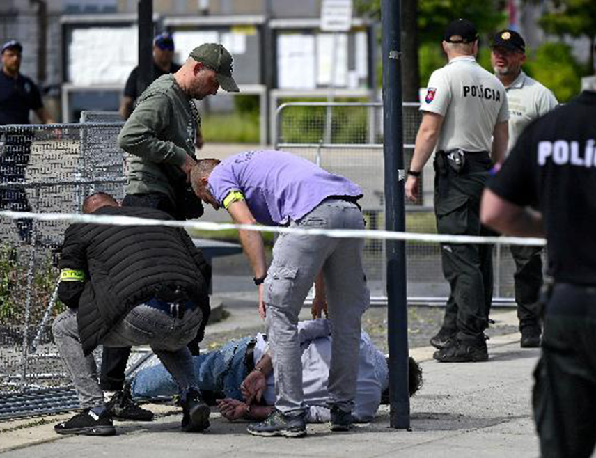 БРАТИСЛАВА, 8. ЈУЛА /СРНА/ - У Специјализованом кривичном суду у словачком граду Банској Бистрици почело је суђење Јурају Цинтули /72/ због покушаја убиства словачког премијера Роберта Фица.