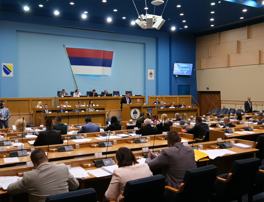 БАЊАЛУКА, 8. ЈУЛА /СРНА/ - Народна скупштина Републике Српске размотрила је Нацрт закона о измјенама и допунама Закона о јавним предузећима чији су циљеви унапређење правног оквира за управљање овим фирмама ради постизања већег степена транспарентности, одговорности, ефикасности и економичности пословања.