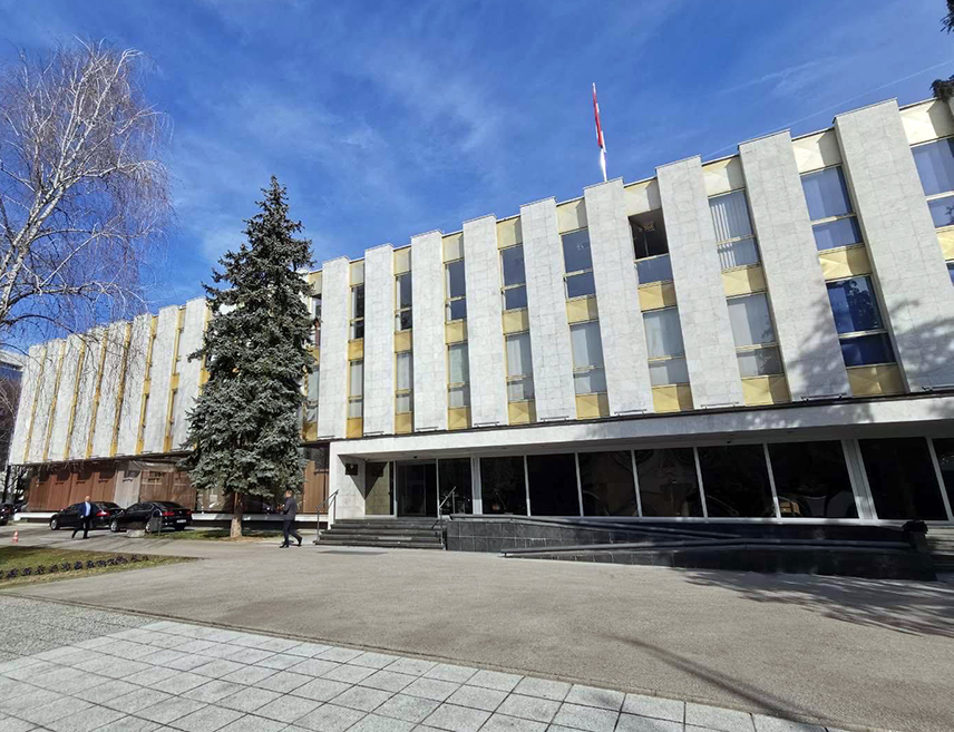 БАЊАЛУКА, 9. ЈУЛА /СРНА/ - Народна скупштина Републике Српске наставиће данас рад разматрањем извјештаја Агенције за осигурање Српске и Комисије за хартије од вриједности Српске за прошлу годину.