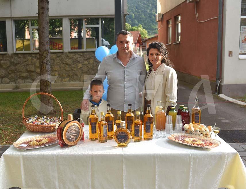 КОТОР ВАРОШ, 10. ЈУЛА /СРНА/ - Први фестивал ракије "Долином Врбање" одржан је у Котор Варошу, окупио је 50 излагача из Републике Српске и Федерације БиХ /ФБиХ/.