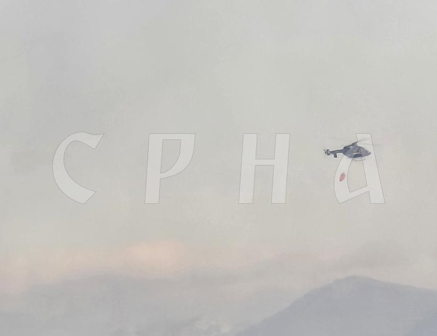TРЕБИЊЕ, 10. ЈУЛА /СРНА/ - Пожар на планини Леотар шири се према требињским насељима Горица и Виногради, а ватрогасци на том терену одбијају ватру, рекао је Срни замјеник командира Tериторијалне ватрогасне јединице Tребиње Неђо Ћук.