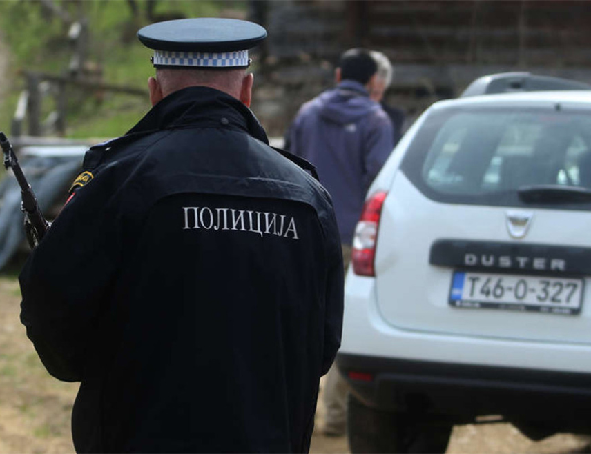 ПРИЈЕДОР, 11. ЈУЛА /СРНА/ - Полиција у Оштрој Луци пронашла је код путника у таксију 2,7 грама хероина, саопштено је данас из приједорске Полицијске управе.
