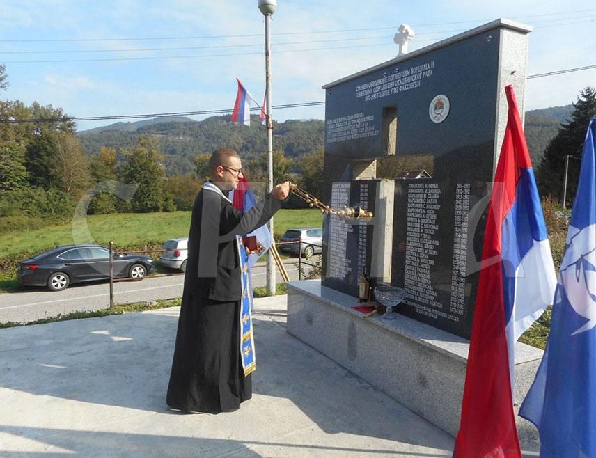 БРАТУНАЦ, 12. ЈУЛА /СРНА/ - Драгана Илић свједочи да су јој у нападу муслиманских снага на братуначког село Факовићи прије 33 године убијени отац Радомир, стриц Радоје, стрина Славка, више рођака и дјед Данило Ђурић.