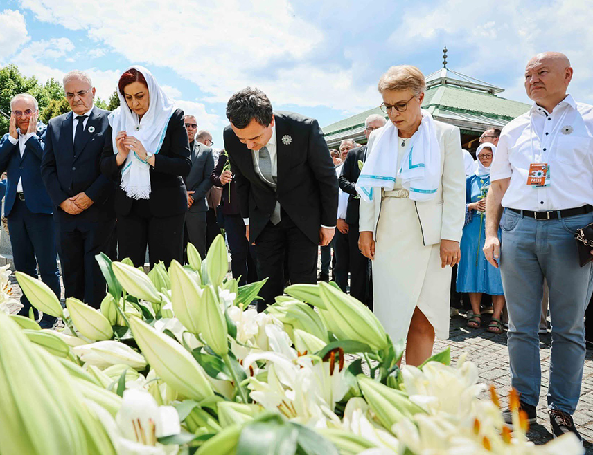 БАЊАЛУКА, 11. ЈУЛА /СРНА/ - Предсједник Одбора за помоћ Косову и Метохији Милорад Арлов рекао је да је неприхватљиво да му режим Аљбина Куртија, већ пет година брани вјерску и хуманитарну посјету Косову и Метохији, док је с друге стране Курти данас без проблема присуствовао комеративном скупу у Сребреници у Републици Српској и БиХ.