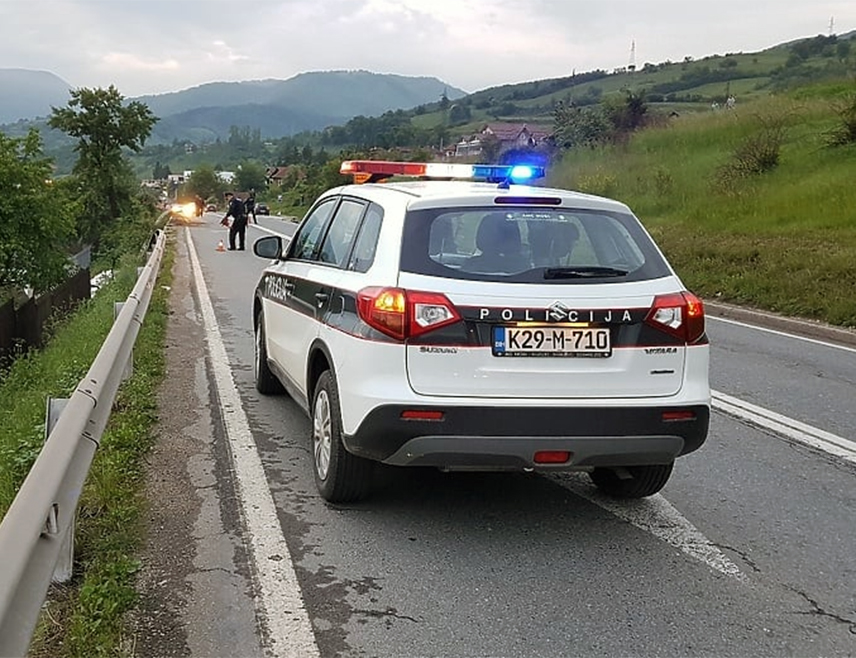 САРАЈЕВО, 11. ЈУЛА /СРНА/ - Два лица повријеђена су у саобраћајној незгоди која се данас догодила у сарајевском насељу Пофалићи.