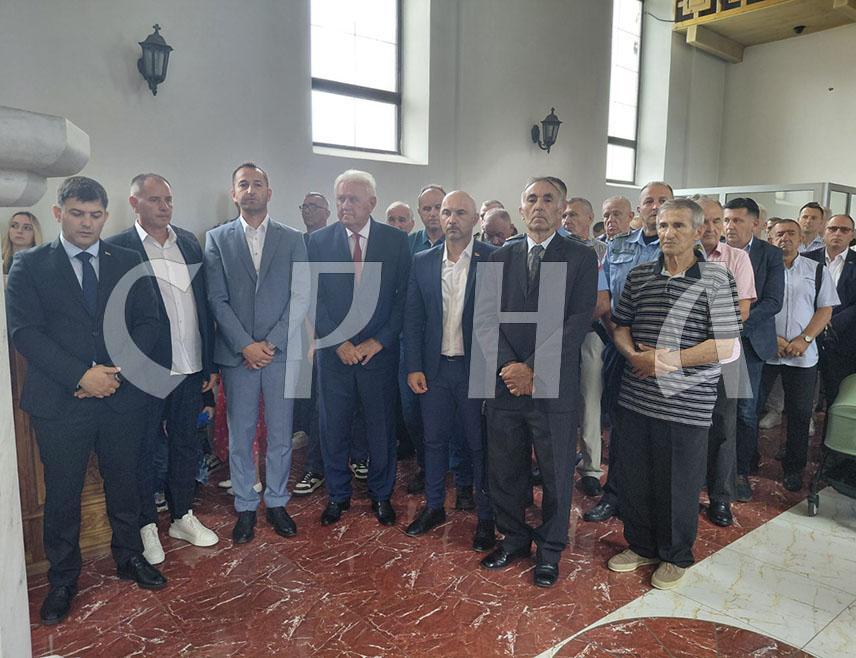 ТРНОВО, 12. ЈУЛА /СРНА/ - Начелник општине Трново Мирослав Бјелица истакао је да је српско Трново једна до најстрадалнијих општина у протеклом Одбрамбено-отаџбинском рату, што садашње генерације памте и дубоко поштују.