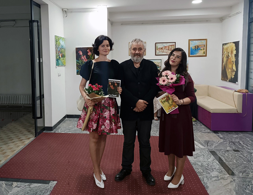 ИСТОЧНО САРАЈЕВО, 13. ЈУЛА /СРНА/ - Изложба слика "Трагом постања" аутора Лене Зец и Ање Рашић отворена је у Културном центру Источно Сарајево.