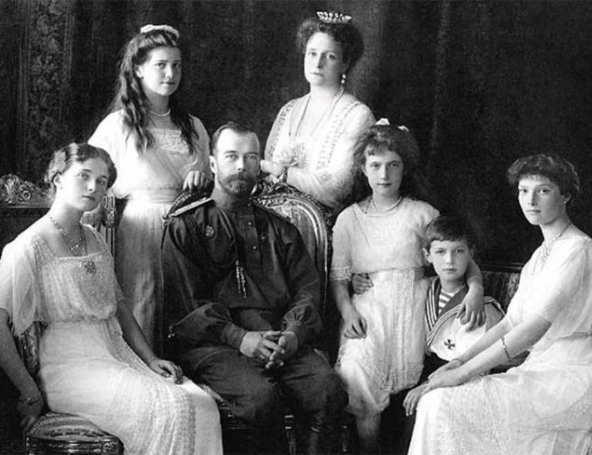 БИЈЕЉИНА, 16. ЈУЛА /СРНА/ - Бољшевици су 17. јула 1918. године у Јекатеринбургу убили чланове руске царске породице Романов - цара Николаја, царицу Александру, њиховог сина престолонасљедника Алексеја и четири кћерке, велике кнегиње Олгу, Татјану, Марију и Анастасију.