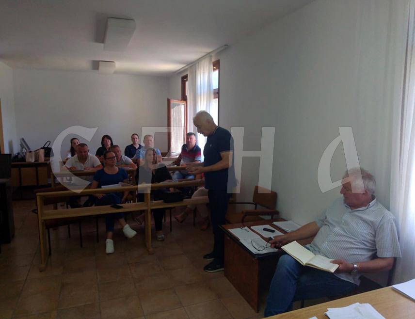 КРУПА НА УНИ, 15. ЈУЛА /СРНА/ - Скупштина општине Крупа на Уни прихватила је данас извјештај о извршењу буџета у прва три мјесеца ове године, у којем су остварени приходи од 395.529 КМ, као и план рада начелника општине Гојка Кличковића, чији је приоритет инфраструктура.