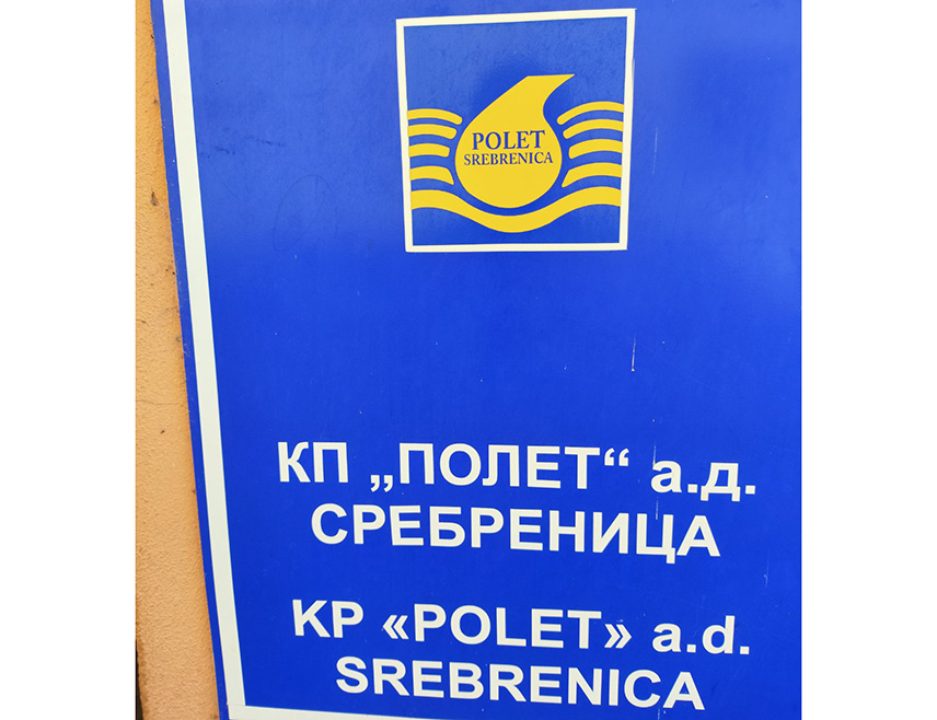 СРЕБРЕНИЦА, 16. ЈУЛА /СРНА/ - Комунално предузеће "Полет" из Сребренице поново је данас, због суше, најавило редукцију воде.
