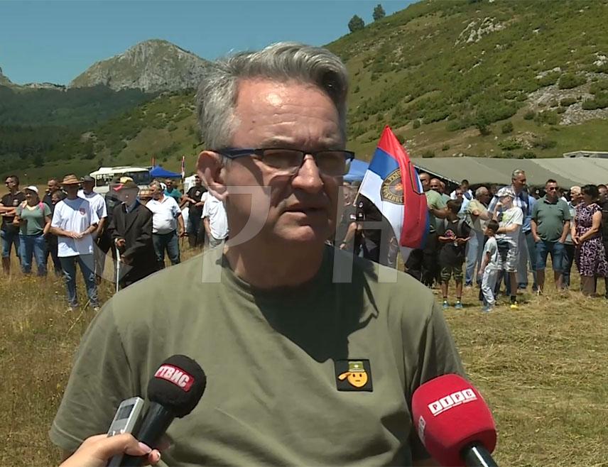 КАЛИНОВИК, 19. ЈУЛА /СРНА/ - Здрвствено стање генерал Ратка Младића је лоше, а породица и даље чека одлуку о томе да ли ће му бити дозвољено да буде пуштен на лијечење у Србију, рекао је данас генералов син Дарко Младић.