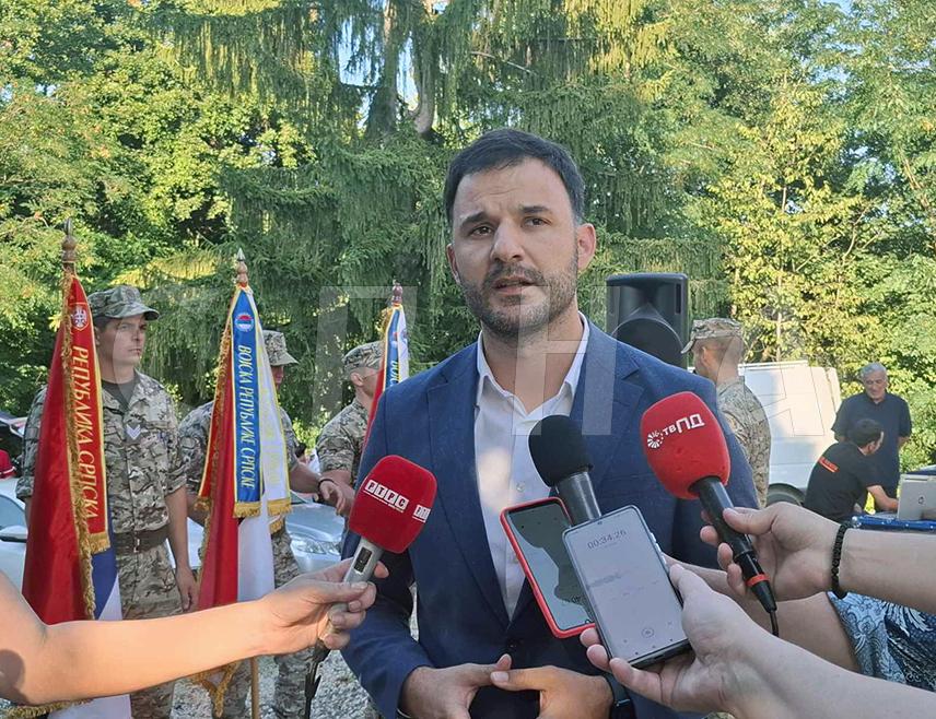ПРИЈЕДОР, 19. ЈУЛА /СРНА/ - Градоначелник Приједора Слободан Јавор изјавио је да је мјесто Горњи Јеловац трајно натопљено крвљу српске дјеце, коју су усташе у Независној Држави Хрватској /НДХ/ немилосрдно убијале само зато што су били Срби.