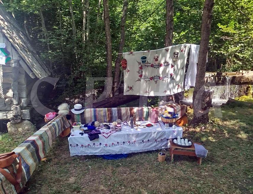 РИБНИК, 20. ЈУЛА /СРНА/ - У селу Трескавац код Рибника данас је одржана традиционална 11. манифестација "Повратак воденицама", која је окупила велики број посјетилаца, а чији циљ је очување традиције, старих заната, као и гастрономске понуде овог краја.