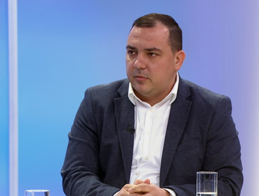 БАЊАЛУКА, 21. ЈУЛА /СРНА/ - Република Српска има знатан потенцијал и перспективу када је ријеч о развоју органске производње поврћа и воћа, рекао је Срни помоћник министра пољопривреде, шумарства и водопривреде Српске Горан Бурсаћ.