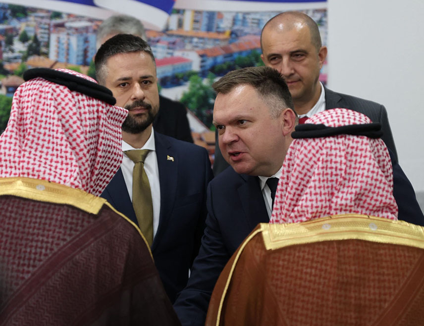 FOČA, JULY 21 /SRNA/ – The Minister for Scientific and Technological Development and Higher Education of Republika Srpska Željko Budimir stated today in Foča that the Director General of the Saudi Fund for Development Sultan Abdulrahman Al-Marshad has shown a balanced approach regarding investments in the region and BiH.