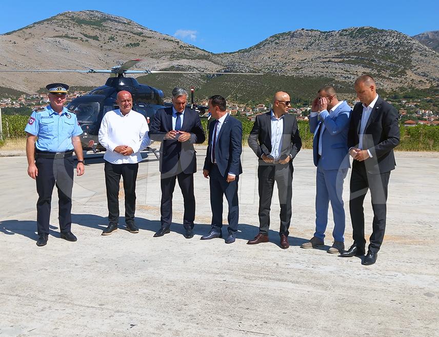 TREBINJE, JULY 23 /SRNA/ – The fires in Trebinje have demonstrated the need to establish an auxiliary police unit, as neither the Ministry of Internal Affairs, the Republic Civil Protection Administration, nor any firefighting or other organization alone is sufficient to handle such situations, said Minister of Internal Affairs Siniša Karan.