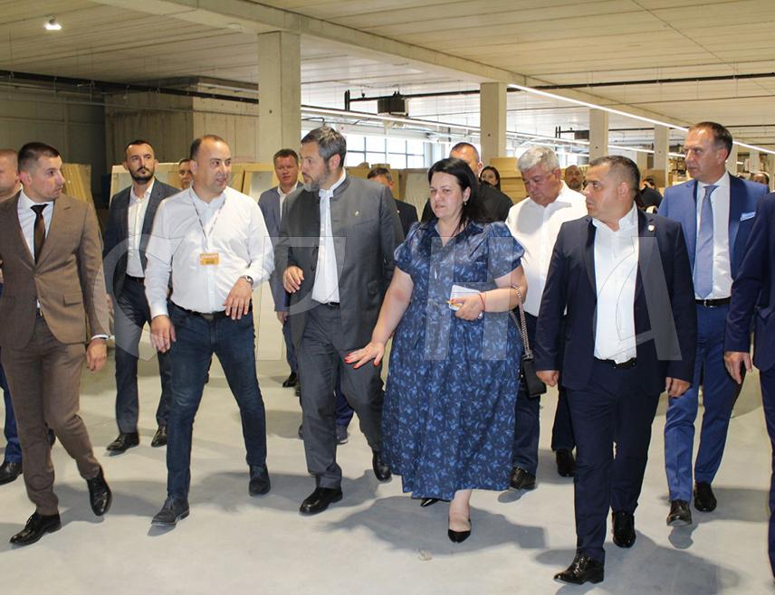 LAKTAŠI, JULY 24 /SRNA/ - Deputy Prime Minister of the Republic of Tatarstan, Oleg Korobchenko, said today in Laktaši that the city and Republika Srpska have great potential and that there is room for cooperation in various sectors.