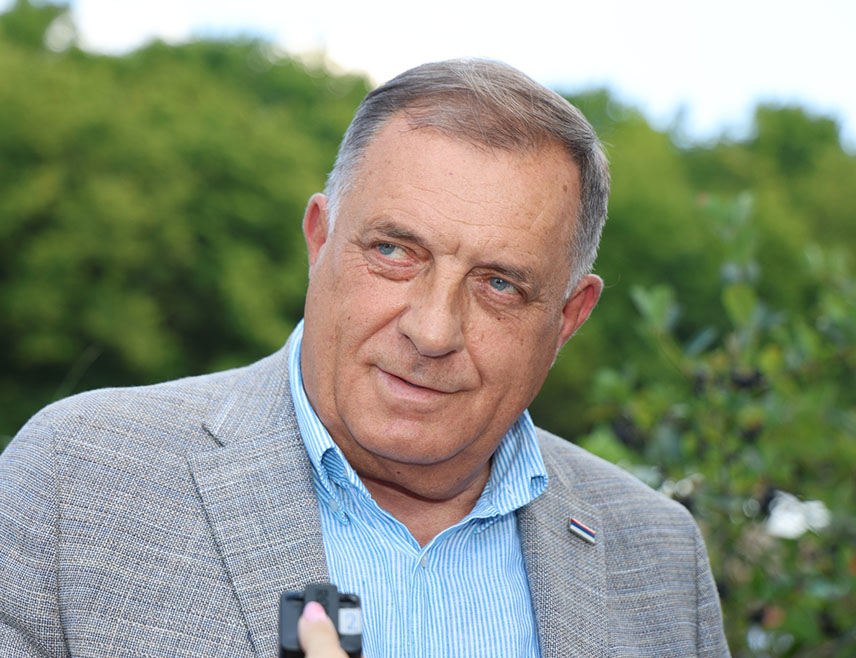 БАЊАЛУКА, 27. ЈУЛА /СРНА/ - Предсједник Републике Српске Милорад Додик истакао је да признање Палестинске самоуправе као државе без било каквог договора с Израелом, није чин мира, већ преседан који руши међународно право и архитектуру глобалне стабилности, те навео да се не може признати држава која фактички не постоји.