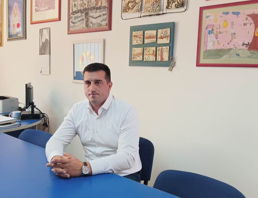 БАЊАЛУКА, 28. ЈУЛА /СРНА/ - Вртићи у оквиру Центра за предшколско васпитање и образовање Бањалука данас су у пуном капацитету наставили са радом након двоседмичног колективног годишњег одмора, а у току семице би требао бити одржан састанак са представницима синдиката у вези са даљим корацима у борби за повећање плата, изјавио је Срни директор Центра Петар Јокановић.