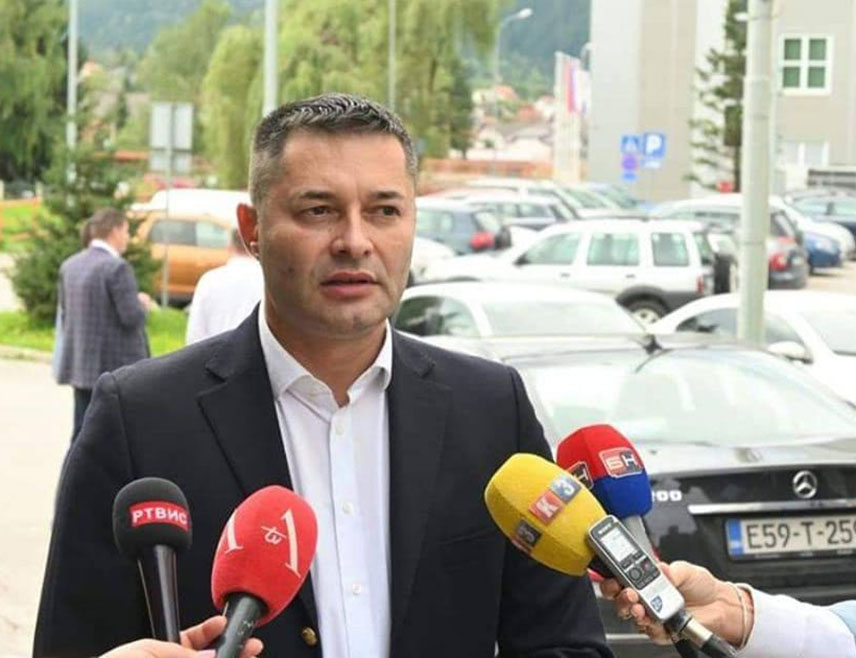 ПАЛЕ, 1. АВГУСТА /СРНА/ - Потврда пресуде предсједнику Републике Српске Милораду Додику само је још један корак БиХ ка амбису и крају, поручио је народни посланик Ацо Станишић.