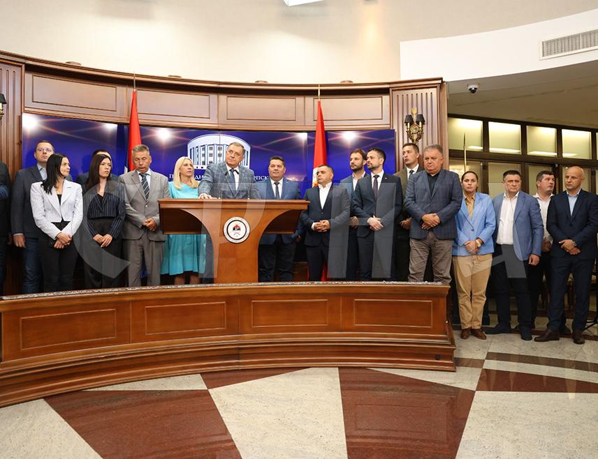 BANJA LUKA, AUGUST 1 /SRNA/ - President of Republika Srpska Milorad Dodik said today that as long as he is the president, he will not allow that early presidential elections take place on the territory of Republika Srpska.