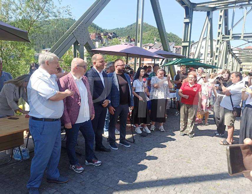 ЗВОРНИК, 2. АВГУСТА /СРНА/ - Традиционална манифестација "Зворничко љето", током којег ће бити представљен богат културни, умјетнички, духовни и спортски програм, почела је данас у Зворнику.