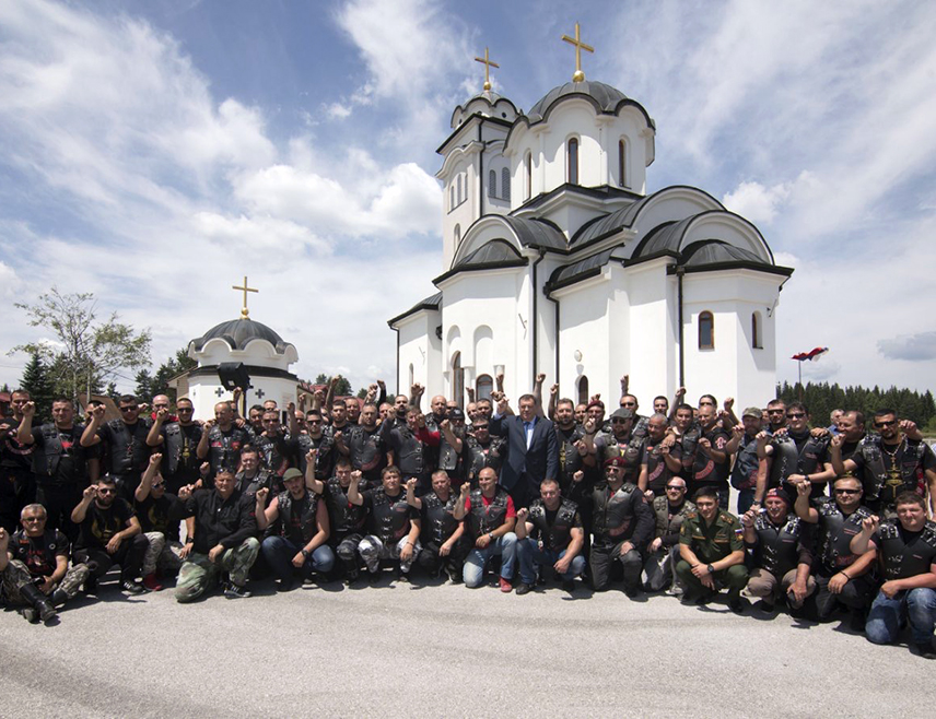 БАЊАЛУКА, 2. АВГУСТА /СРНА/ - Пресуда Суда БиХ предсједнику Републике Српске Милораду Додику нема правног утемељења и уз бројне процедуралне пропусте не представља правду већ политички притисак и покушај ућуткивања оних који не клече пред туђим интересима, саопштено је из Мото-клуба "Ноћни вукови Републике Српске".