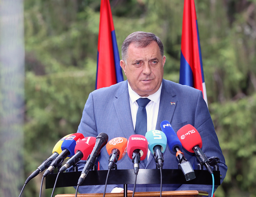 БАЊАЛУКА, 3. АВГУСТА /СРНА/ - Предсједник Републике Српске Милорад Додик присуствоваће данас у Сремским Карловцима обиљежавању Дана сјећања на страдале и прогнане Србе у злочиначкој акцији хрватске војске и полиције "Олуја".