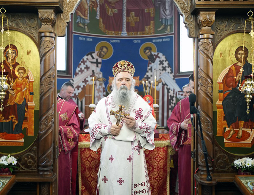 БИЈЕЉИНА, 3. АВГУСТА /СРНА/ - Пресуду предсједнику Републике Српске Милораду Додику
осјећамо као пријетњу српском народу у Републици Српској и свим другим народима слободарског и правдољубивог духа, изјавио је данас Његово високопреосвештенство митрополит зворничко-тузлански Фотије.