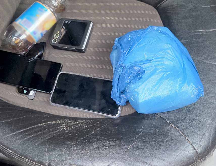 БЕОГРАД, 5. АВГУСТА /СРНА/ - У Београду је полиција ухапсила мушкарца у чијем стану и аутомобилу је пронађено укупно осам килограма кокаина.