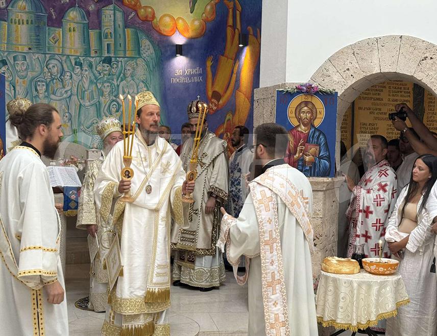 ПРЕБИЛОВЦИ, 6. АВГУСTА /СРНА/ - У Храму Христовог васкрсења почела је Света архијерејска литургија поводом обиљежавања празника посвећеног Светим пребиловачким и осталим херцеговачким мученицима.