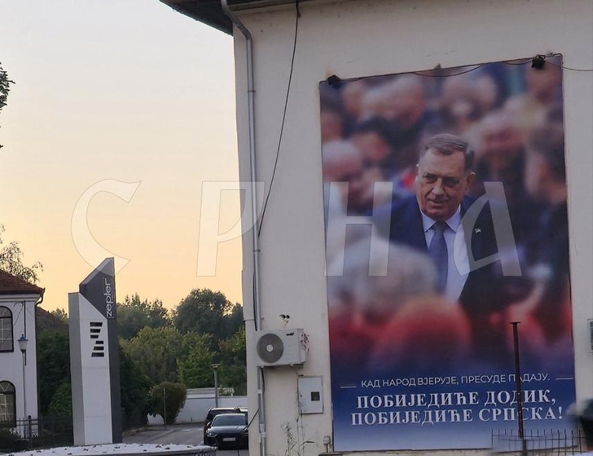 БАЊАЛУКА, 9. АВГУСТА /СРНА/ - Билборди са порукама подршке предсједнику Републике Српске Милораду Додику постављени су јутрос и у Бањалуци.