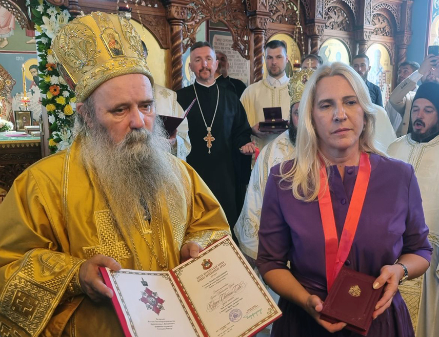 ТЕСЛИЋ, 10. АВГУСТА /СРНА/ - Његово високопреосвештенство митрополит зворничко- тузлански Фотије уручио је Орден Светог Саве другог степена српском члану Предсједништва БиХ Жељки Цвијановић за њено активно учешће у животу цркве на подручју Теслића.