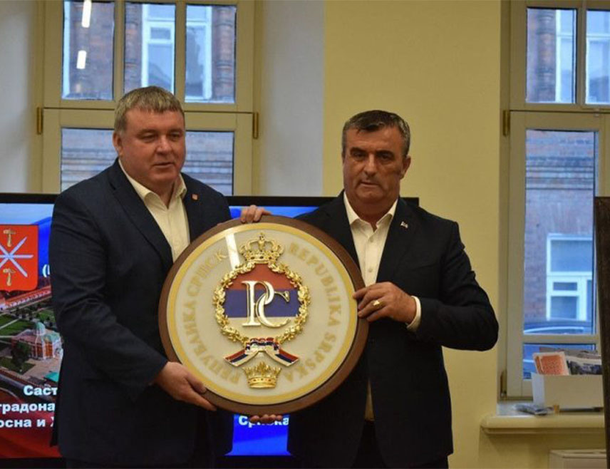 ВЛАСЕНИЦА, 12. АВГУСTА /СРНА/ - Начелник Власенице Мирослав Краљевић изјавио је Срни да ће у септембру потписати споразум о братимењу са представницима руског града Tула, који је познат као велики трговачки и индустријски центар.