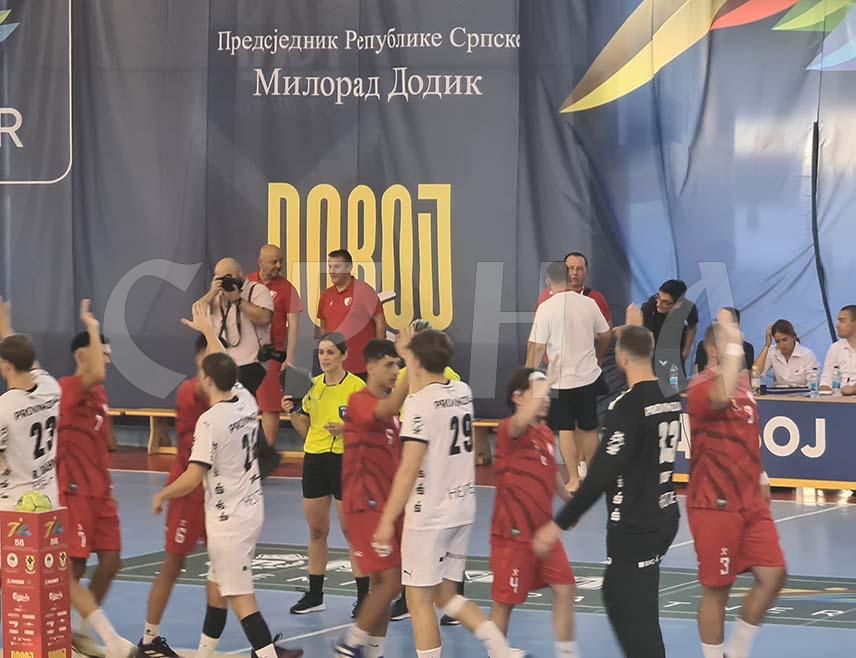 ДОБОЈ, 13. АВГУСТА /СРНА/ - Сусретом рукометаша домаћина добојске "Слоге" и екипе њемачког "Кила" почео је први такмичарски дан на Међународном рукометном TВ турниру шампиона "Добој 2025".