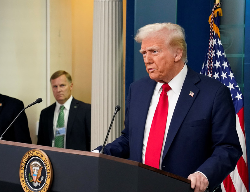 ВАШИНГТОН, 14. АВГУСТА /СРНА - РИА Новости/ - Предсједник САД Доналд Трамп пристао је на учешће Вашингтона у пружању безбједносних гаранција Украјини, али само ако се то не чини у оквиру НАТО-а, јавио је лист "Политико", позивајући се на неименовани извор.