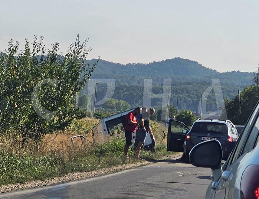ЗВОРНИК, 14. АВГУСТА /СРНА/ - Четири лица повријеђена су данас у четири саобраћајне незгоде које су се догодиле на путевима на подручју града Зворника, саопштено је из зворничке Полицијске управе.