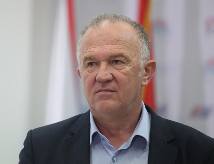 BANJA LUKA, August 15 /SRNA/ - Republika Srpska Senator Dragan Čavić told SRNA that a referendum is the only possible option and stressed that it is high time to definitively say "no" to any decision-making outside the structures established by the constitutions of Srpska and BiH.