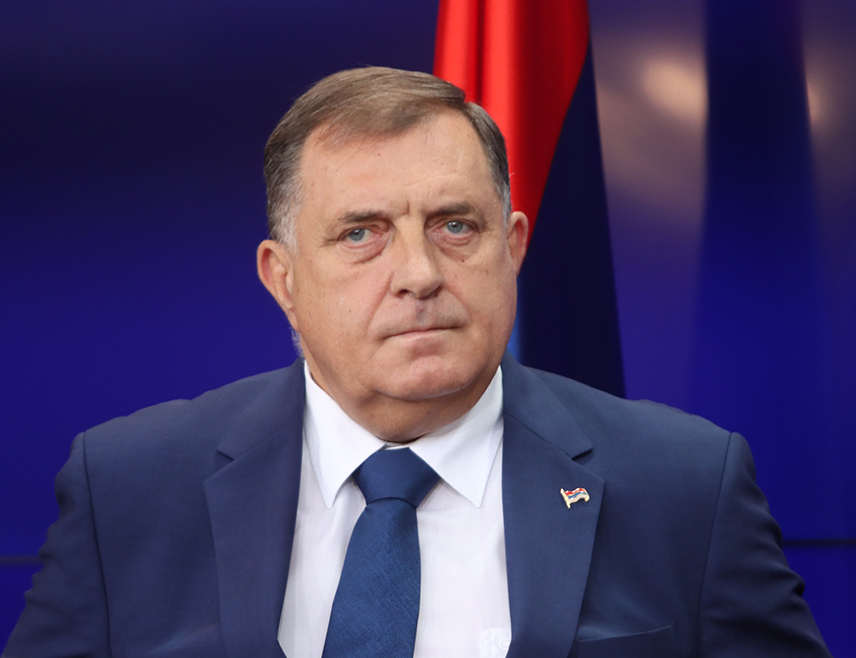 ВАШИНГТОН, 17. АВГУСТА /СРНА/ - Предсједник Републике Српске Милорад Додик рекао је да је циљ санкција његовој породици да се она окаља, односно да су оне више ствар понижења.