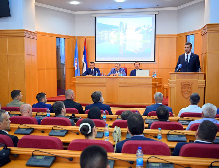 BANJA LUKA, August 19 /SRNA/ - President Milorad Dodik emphasized that Republika Srpska, with its position on the border with the EU, a legal framework that ensures accessibility, legal and overall security, as well as good infrastructural connectivity, represents an excellent place for investments.