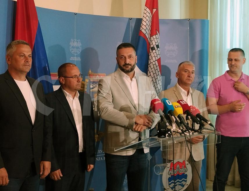БАЊАЛУКА, 20. АВГУСТА /СРНА/ - Предсједник Скупштине града Бањалука Љубо Нинковић сматра да се проблем функционисања градског олимпијског базена треба системски ријешити тако што ће бити проглашен јавном установом, док би Јавно предузеће "Аквана" наставило са радом.