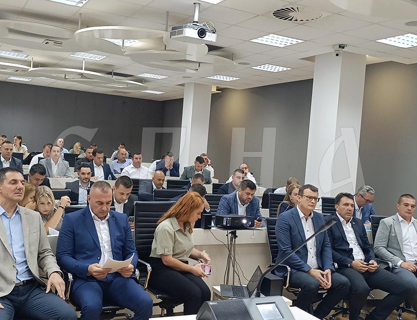 ИСТОЧНО САРАЈЕВО, 21. АВГУСТА /СРНА/ – На тематској сједници Скупштине града Источно Сарајево данас је усвојен план активности којим ће бити започет процес системског рјешавања питања управљања отпадом и регионалне депоније.