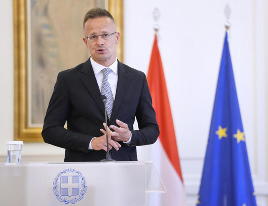 БЕОГРАД, 21. АВГУСТА /СРНА/ - Брисел, уз учешће пропалих америчких снага, покушава да смијени власти у Србији, Словачкој и Мађарској, упозорио је данас министар спољних послова Мађарске Петер Сијарто.